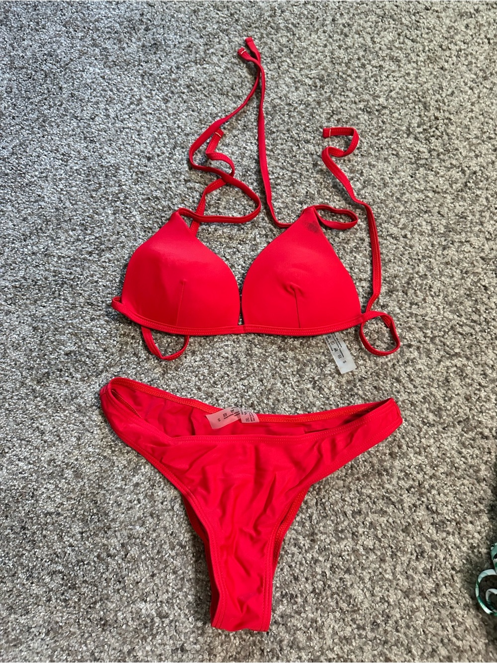 Many different bathing suits - Picture 2 of 7